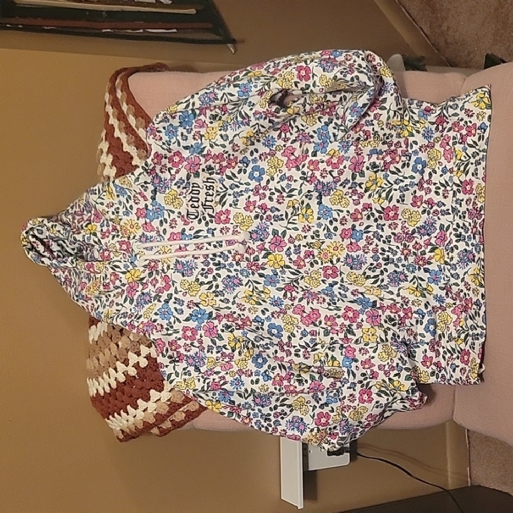 Teddy Fresh Grandma's Floral Hoodie - White (Unisex fit/size - XS)